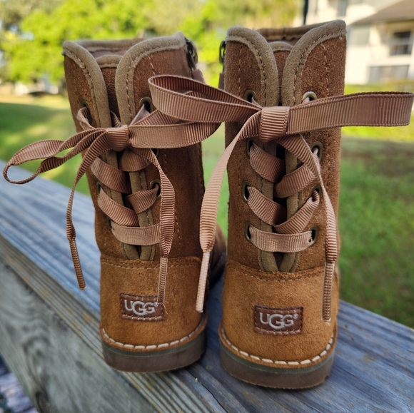 UGG Corene Kids Girls Brown Boots Size 10 Leather Waterproof - Picture 1 of 12